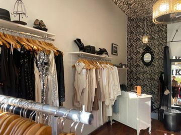LOCAL COMERCIAL EN VENTA LA PLATA CON DEPOSITO