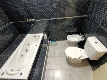 CASA EN VENTA BERISSO LOS TALAS CON DEPARTAMENTO