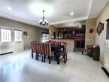 CASA EN VENTA BERISSO LOS TALAS CON DEPARTAMENTO