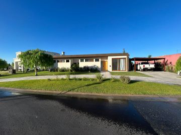Venta Casa 4 ambientes San Sebastian Area 6