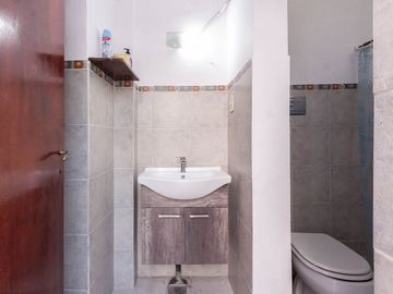 Casa 5 amb con garage, salon educativo, depto 2amb