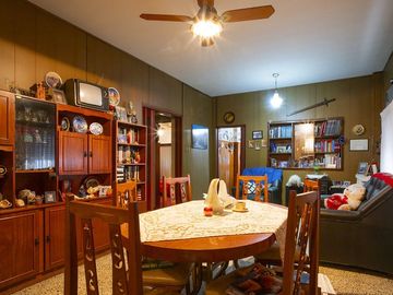 Venta casa barrio Urquiza con pileta 2 dormitorios