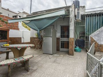 Venta casa barrio Urquiza con pileta 2 dormitorios