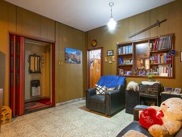 Venta casa barrio Urquiza con pileta 2 dormitorios