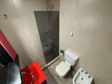 VENTA CASA 3 AMB MONTECASTRO GARAGE PATIO TERRAZA