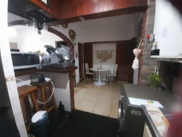 CASEROS VENTA 2 PH MAS LOCAL EN BLOQUE PERMUTA