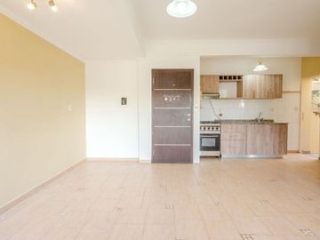 VENTA DEPTO 3 AMB CON PATIO Y BALCON -V. LUZURIAGA