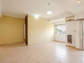VENTA DEPTO 3 AMB CON PATIO Y BALCON -V. LUZURIAGA