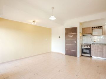 VENTA DEPTO 3 AMB CON PATIO Y BALCON -V. LUZURIAGA