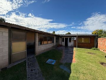 CASA LOTE PROPIO CON DOS LOCALES - ITUZAINGO