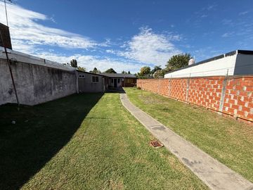 CASA LOTE PROPIO CON DOS LOCALES - ITUZAINGO