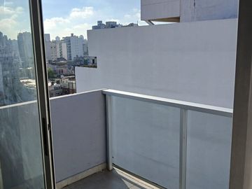 Monoambiente moderno con balcón / amenities