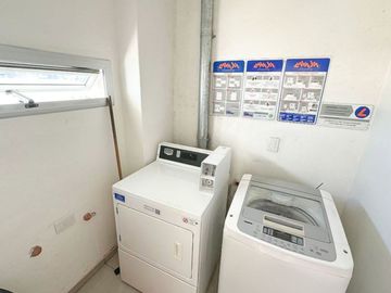 Monoambiente moderno con balcón / amenities