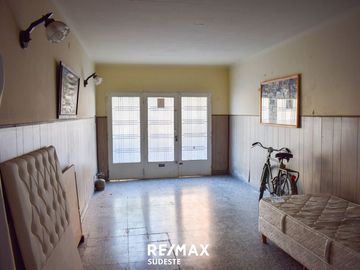 CASA con doble ingreso, zona SALTA Y 12 DE OCTUBRE
