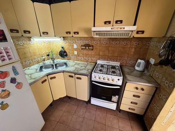 VENTA CASA 5 AMBIENTES + DEPTO 2 AMB EN ITUZAINGO