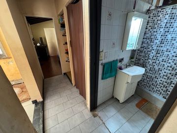 VENTA CASA 5 AMBIENTES + DEPTO 2 AMB EN ITUZAINGO