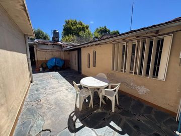 VENTA CASA 5 AMBIENTES + DEPTO 2 AMB EN ITUZAINGO