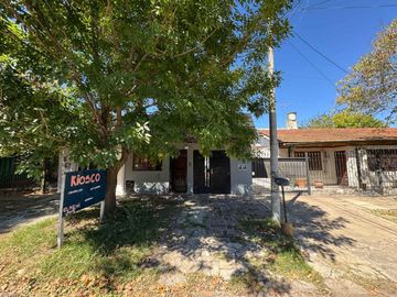 VENTA CASA 5 AMBIENTES + DEPTO 2 AMB EN ITUZAINGO