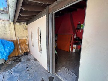 VENTA CASA 5 AMBIENTES + DEPTO 2 AMB EN ITUZAINGO
