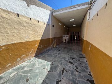 VENTA CASA 5 AMBIENTES + DEPTO 2 AMB EN ITUZAINGO