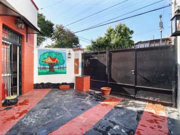 VENTA CASA 3 AMBIENTES CON COCHERA EN MONTE CASTRO