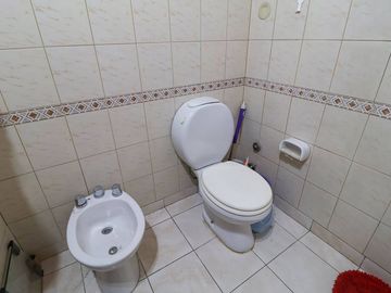 VENTA CASA 3 AMBIENTES CON COCHERA EN MONTE CASTRO