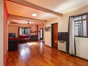 VENTA CASA 3 AMBIENTES CON COCHERA EN MONTE CASTRO