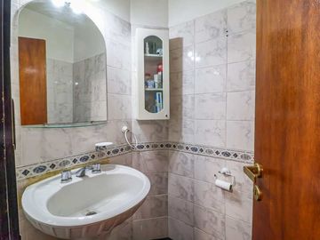 VENTA CASA 3 AMBIENTES CON COCHERA EN MONTE CASTRO