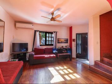 VENTA CASA 3 AMBIENTES CON COCHERA EN MONTE CASTRO