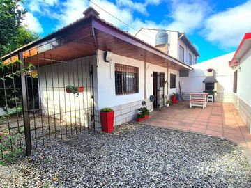 CASA 3 AMB CON GARAGE/QUINCHO Y PATIO APTA CREDITO