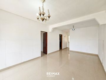 CASA 2 AMB CON PATIO Y COCHERA SAN NICOLAS