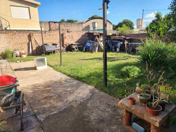 VENTA CASA  ARGUELLO NORTE  4 DORMITORIOS (UOCRA)