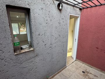 VENTA DEPTO 1 DORM PLANTA BAJA Y PATIO DESOCUPADO