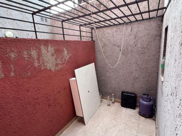VENTA DEPTO 1 DORM PLANTA BAJA Y PATIO DESOCUPADO