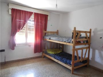 CASA VENTA BARRIO COLON 4 DORMITORIOS