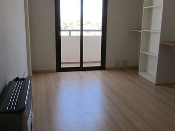 Venta depto 1 Dormitorio con Balcón y Escritura
