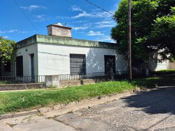 Casa mas Local San Martin Norte Frente a Plaza