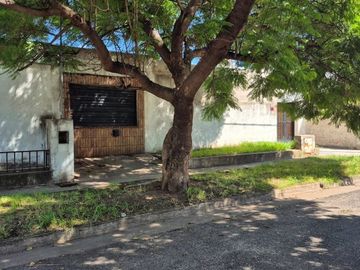 Casa mas Local San Martin Norte Frente a Plaza