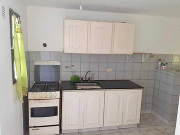 Casa 2 dorm y cochera Barrio Marques