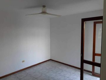 Casa 2 dorm y cochera Barrio Marques