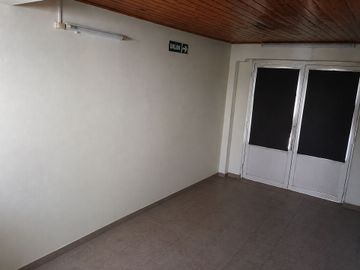 VENTA DE CASA DE 3 DORMITORIOS A RECICLAR BELGRANO
