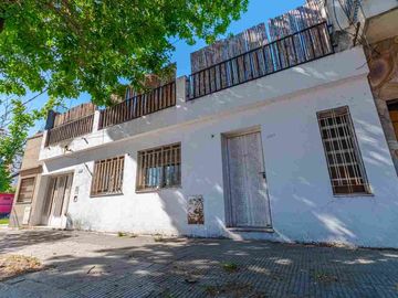 CASA 2 DORMITORIOS Y COMODIN - VENTA - ROSARIO