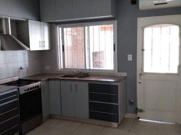 Venta de Dúplex, 5 ambientes, Hurlingham.
