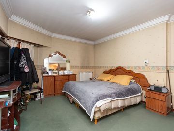 Casa  4 amb. pileta. 732m lote. Precio imbatible.