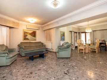 Casa  4 amb. pileta. 732m lote. Precio imbatible.
