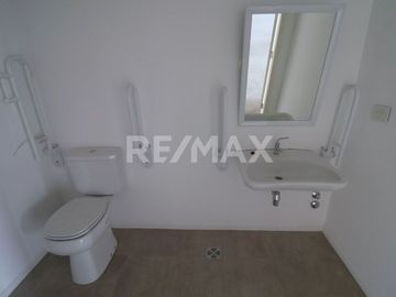 En Venta Oficina Con Tres Cocheras Cubiertas