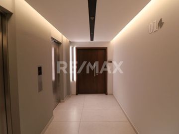 En Venta Oficina Con Tres Cocheras Cubiertas
