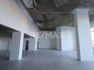 En Venta Oficina Con Tres Cocheras Cubiertas