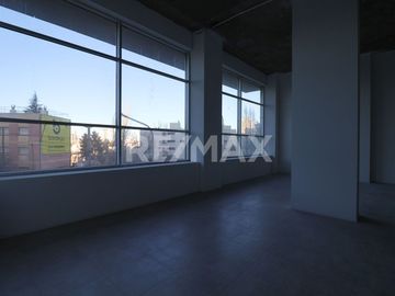 En Venta Oficina Con Tres Cocheras Cubiertas