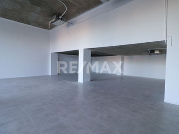 En Venta Oficina Con Tres Cocheras Cubiertas